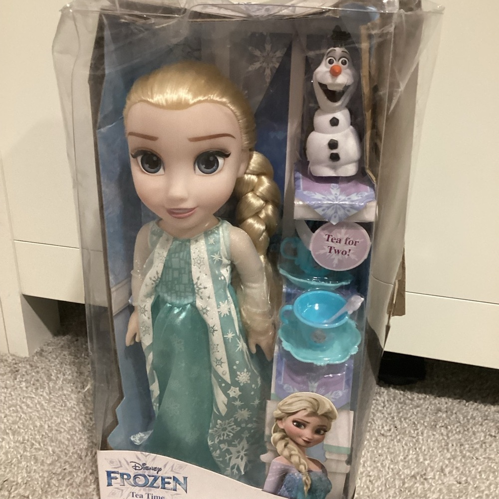 Disney Frozen Tea Time with Elsa and Olaf Blue Doll Set with Accessories